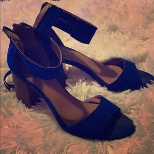 Steve Madden sandal .